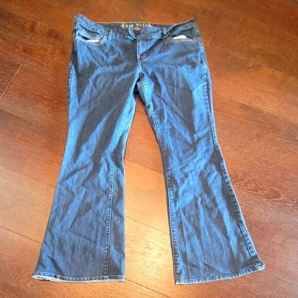 💙3 for $30💙 Old Navy Flare Leg Medium Wash Jeans 14 - Picture 1 of 6